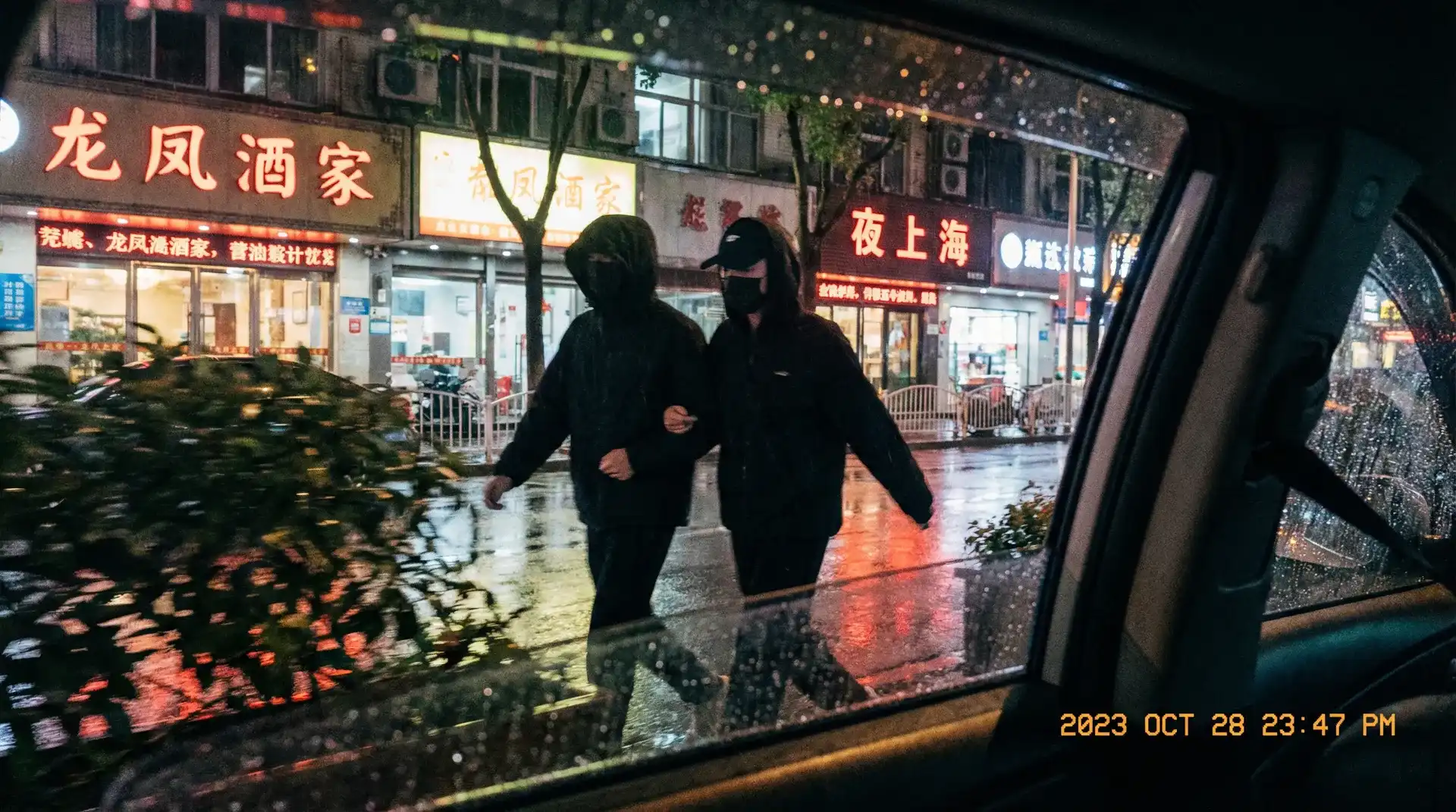 leyu乐鱼体育官网 - 顶流明星深夜密会现场抓拍照片